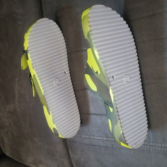 Steve madden water slide sandal - Picture 4 of 5